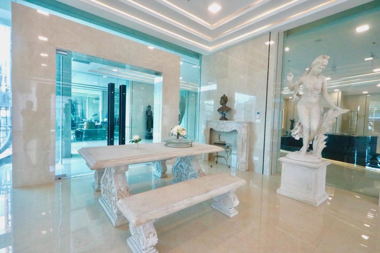 Apartment City Garden Tower Luxurious Condominium In The Center Of