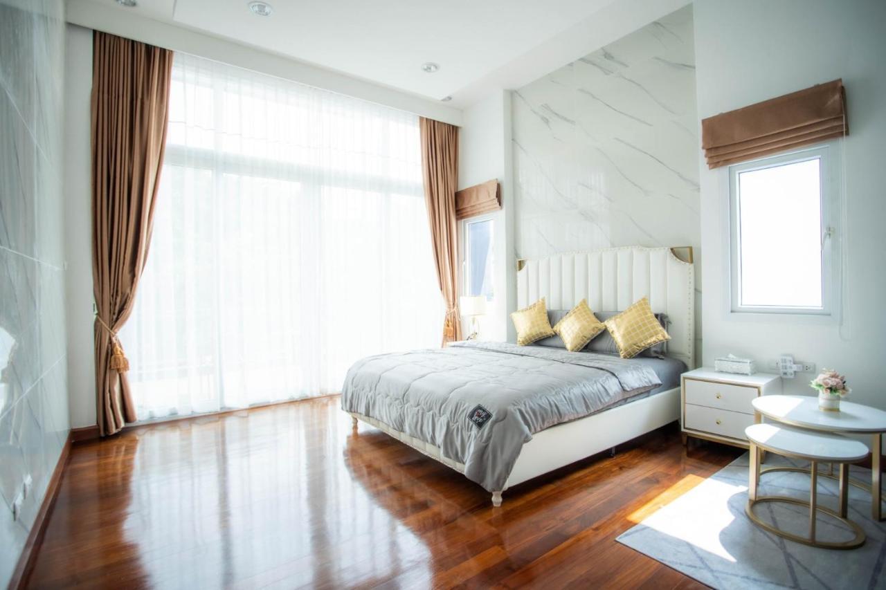 Kw Pool Villa *