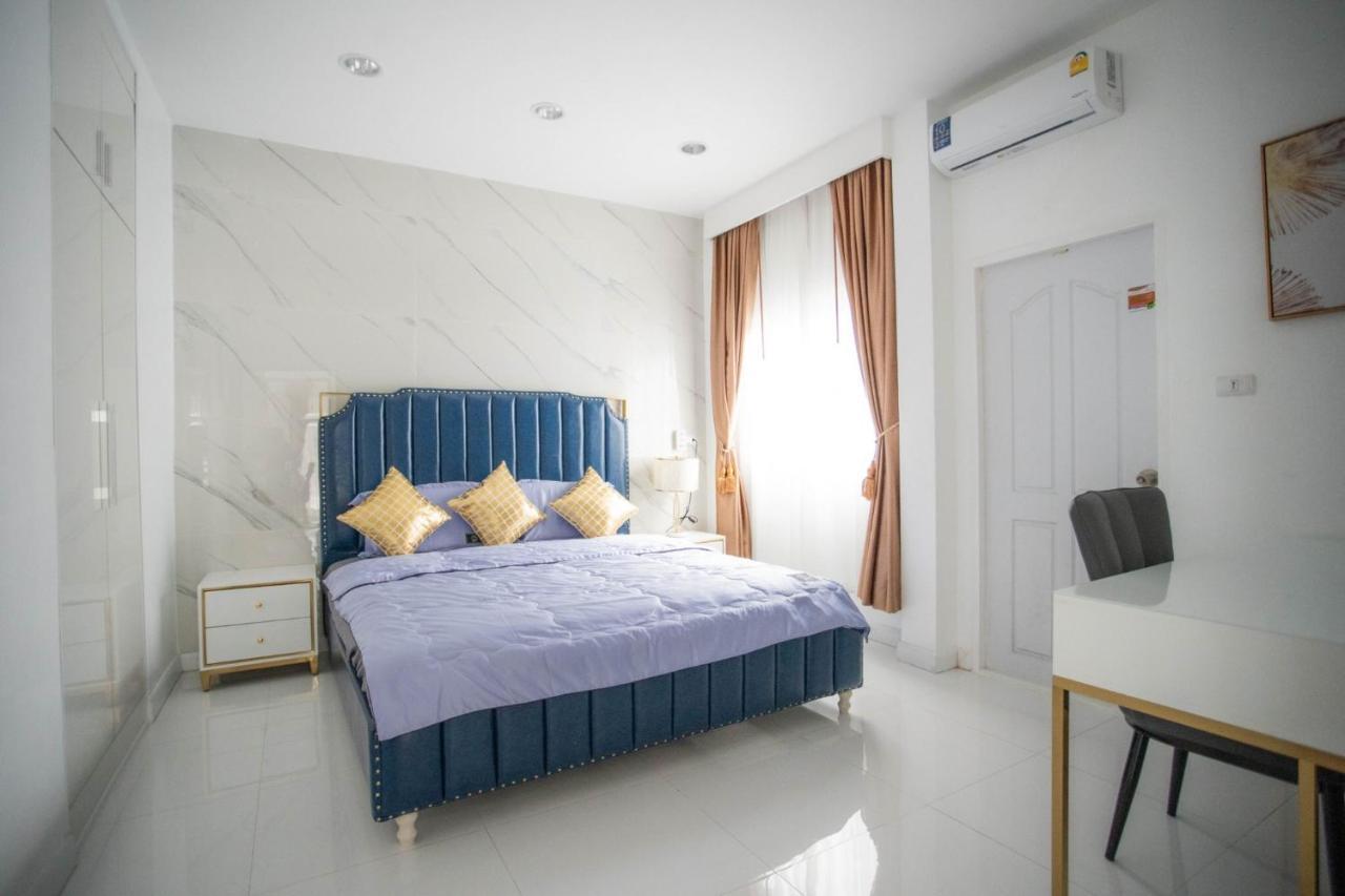 Kw Pool Villa *