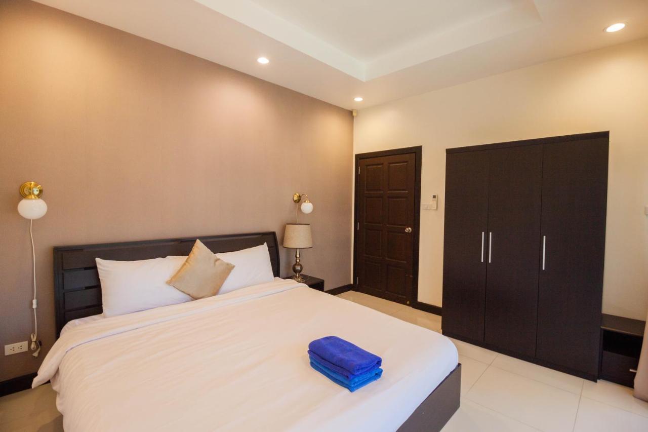 Luxury Pool 4 Bedroom 900m 1.5 Km Downtown Villa *