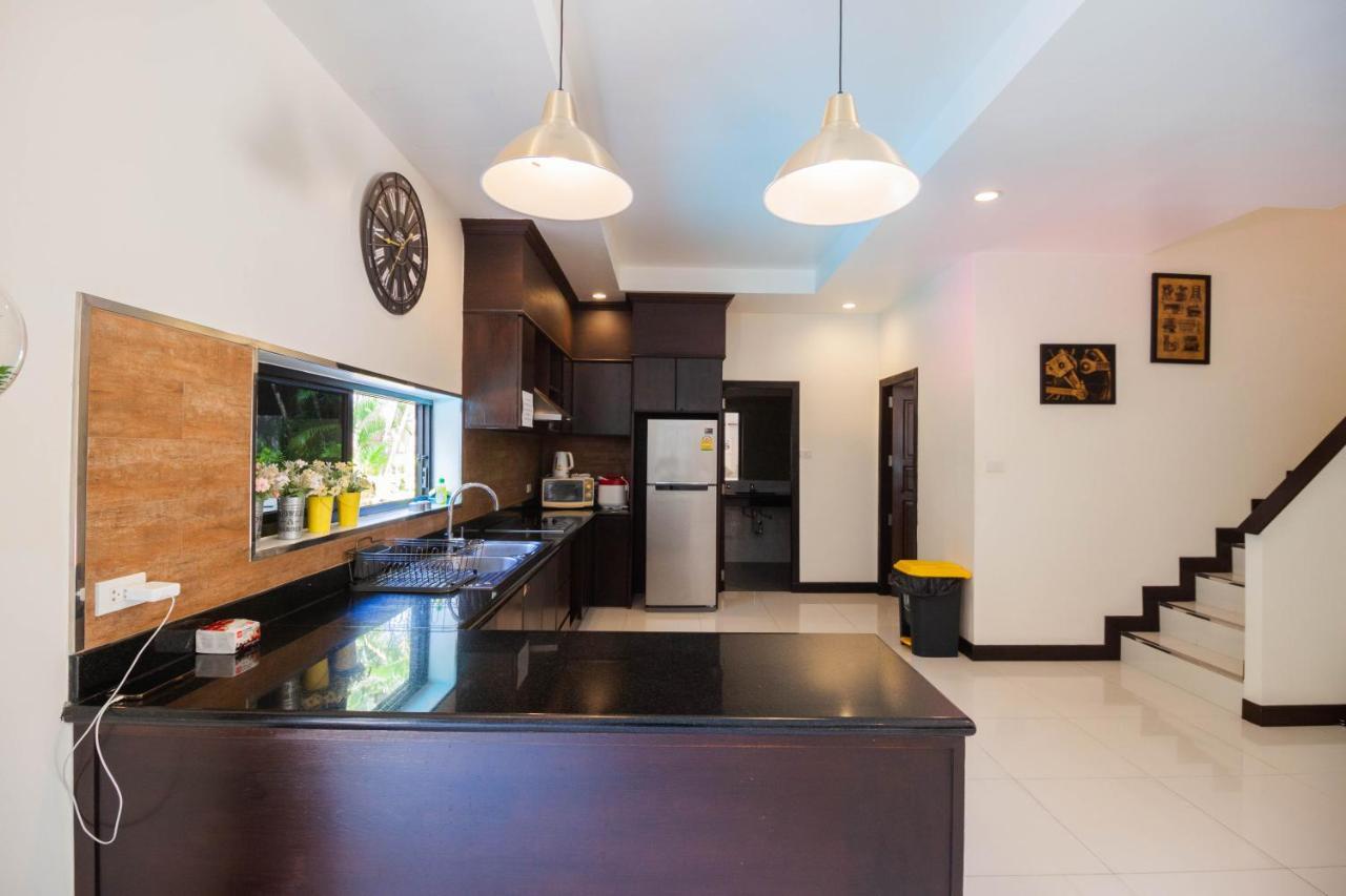 Villa Luxury Pool 4 Bedroom 900m 1.5 Km Downtown Pattaya