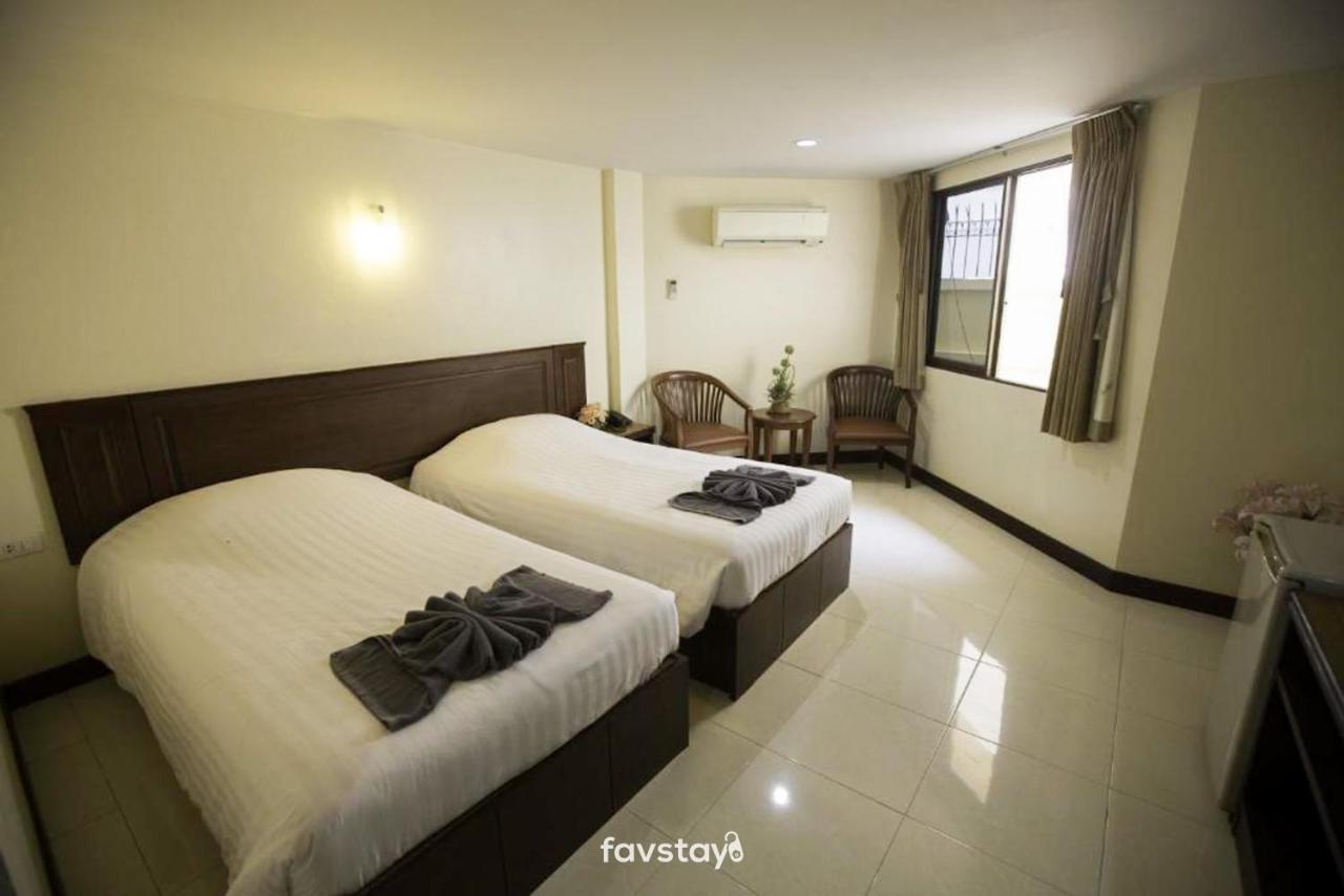 Hotel Twin Palms And