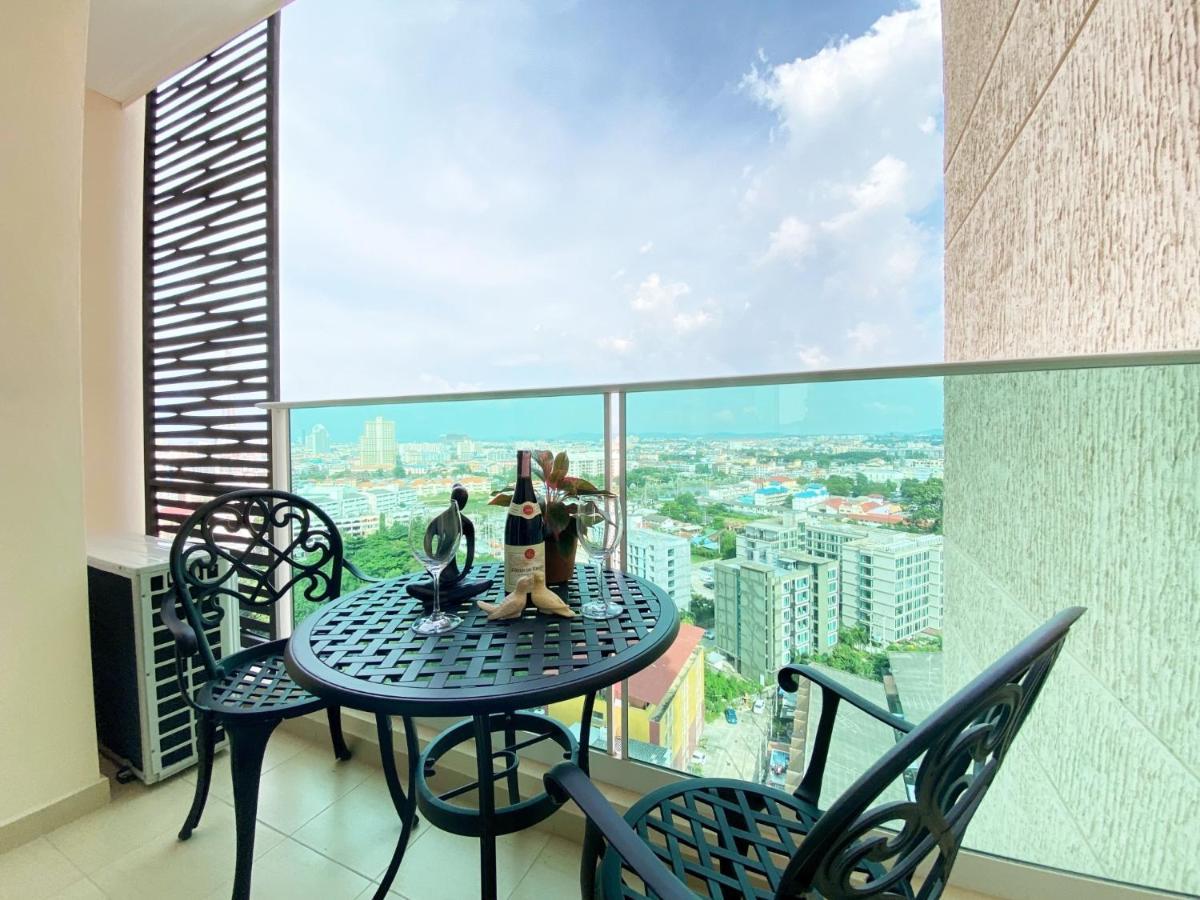 Apartment City Garden Tower Luxurious Condominium In The Center Of