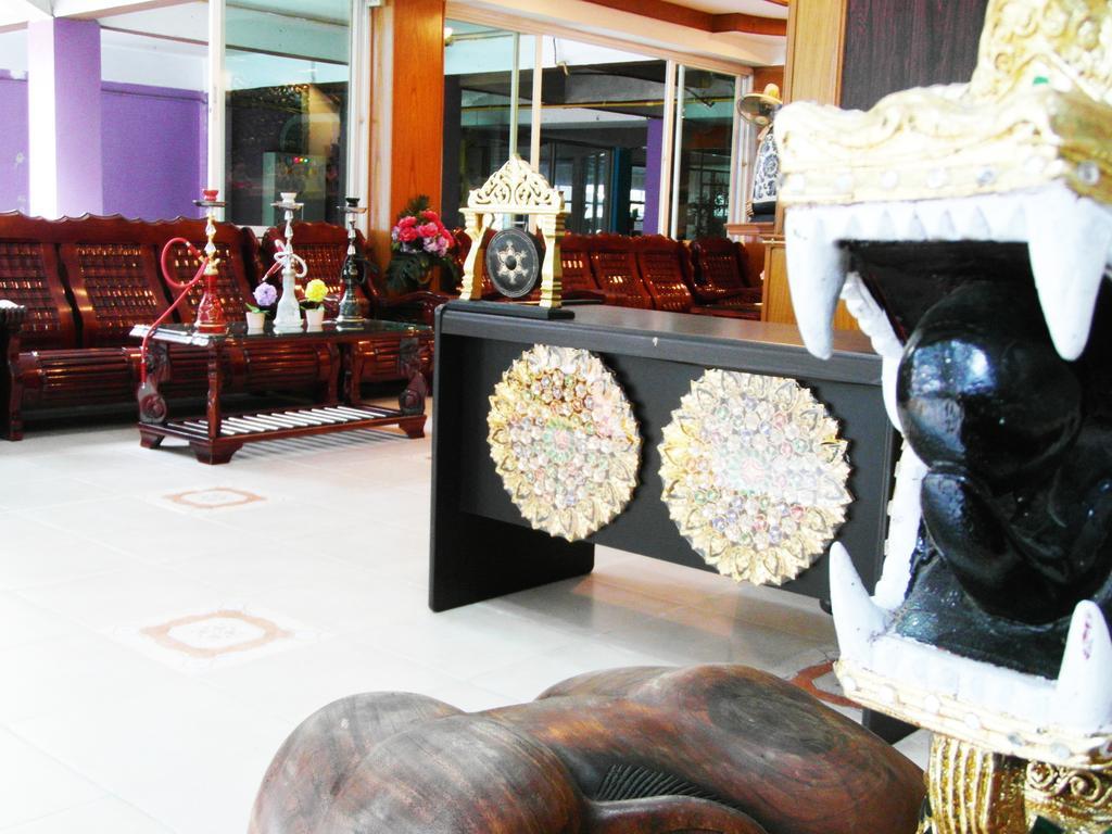 Thai Palace *