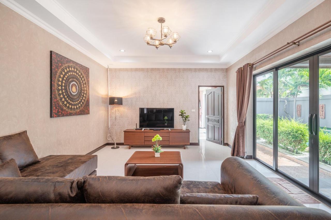 Villa Luxury 3 Bhk 200m From The