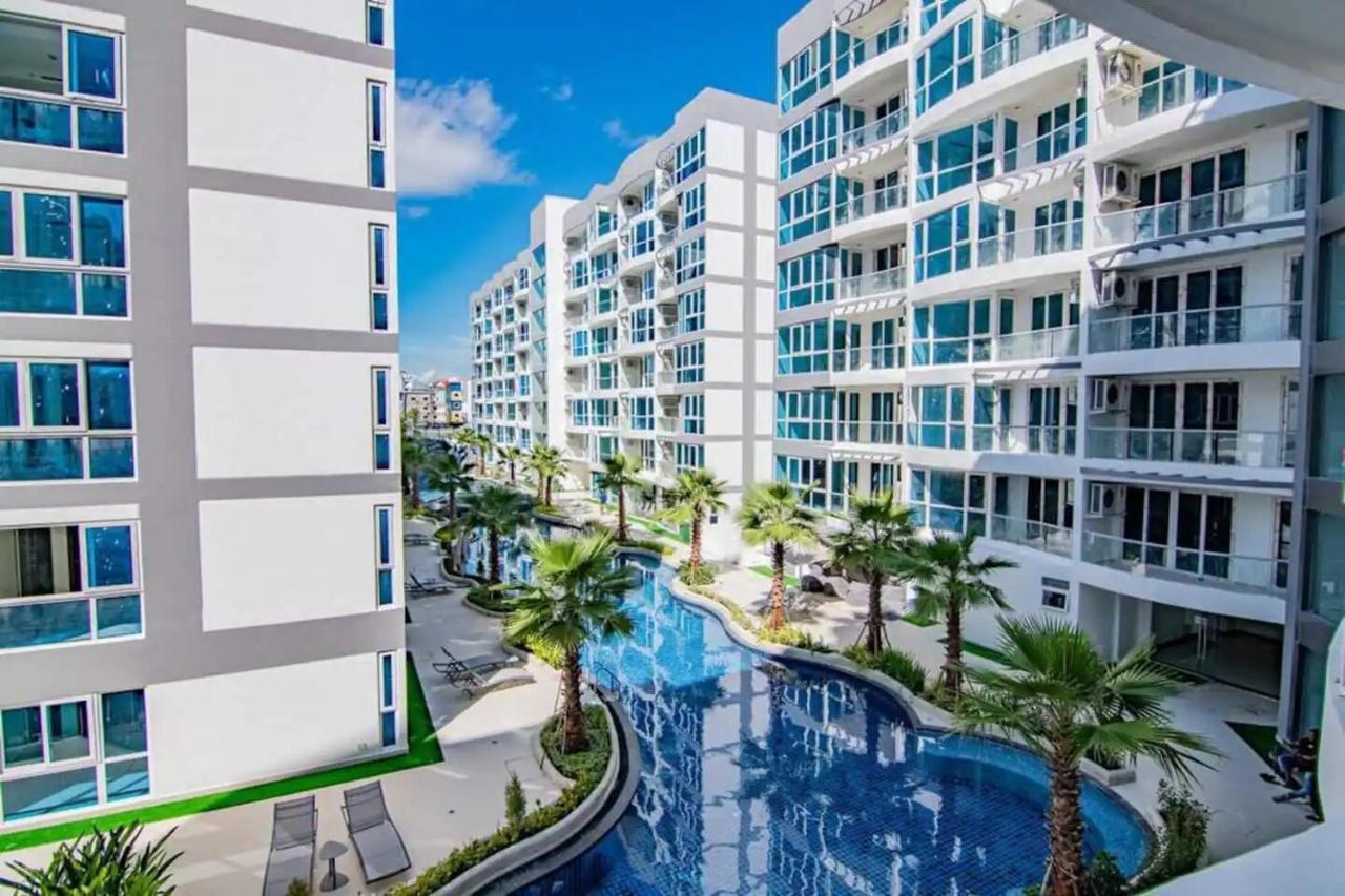 Large Luxury - 2 Bedroom - Centre - Grand Avenue Residences, Pool View - 312