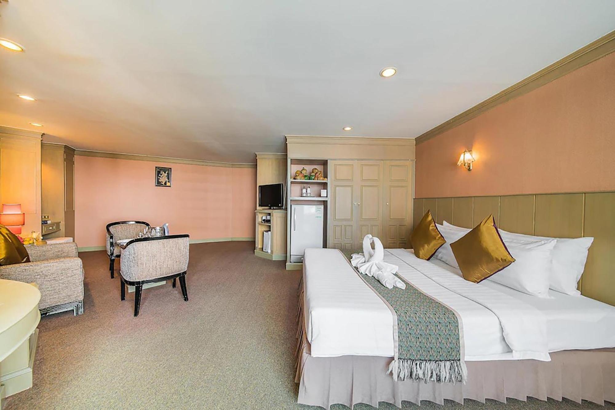 Mountain & Convention Center Hotel