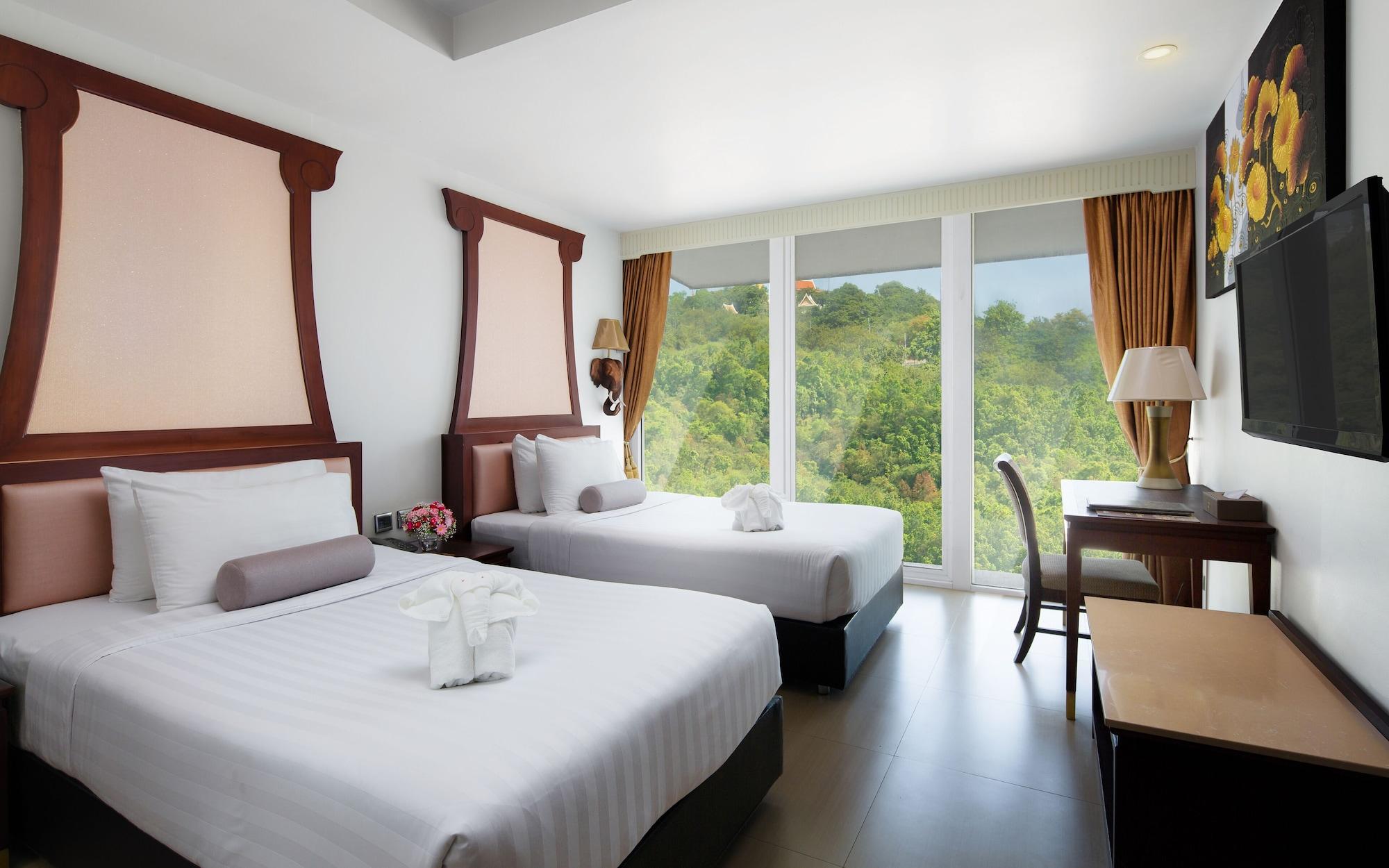 Aiyara Grand Hotel 5*