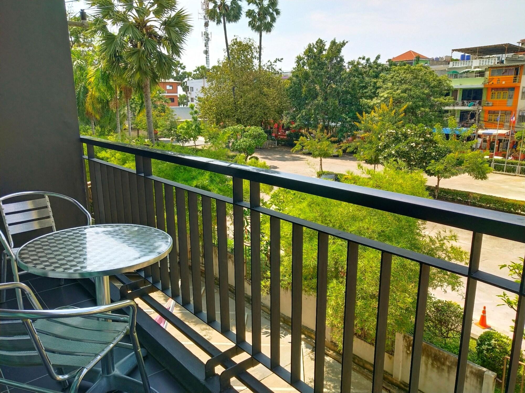 Place Serviced 3* Pattaya