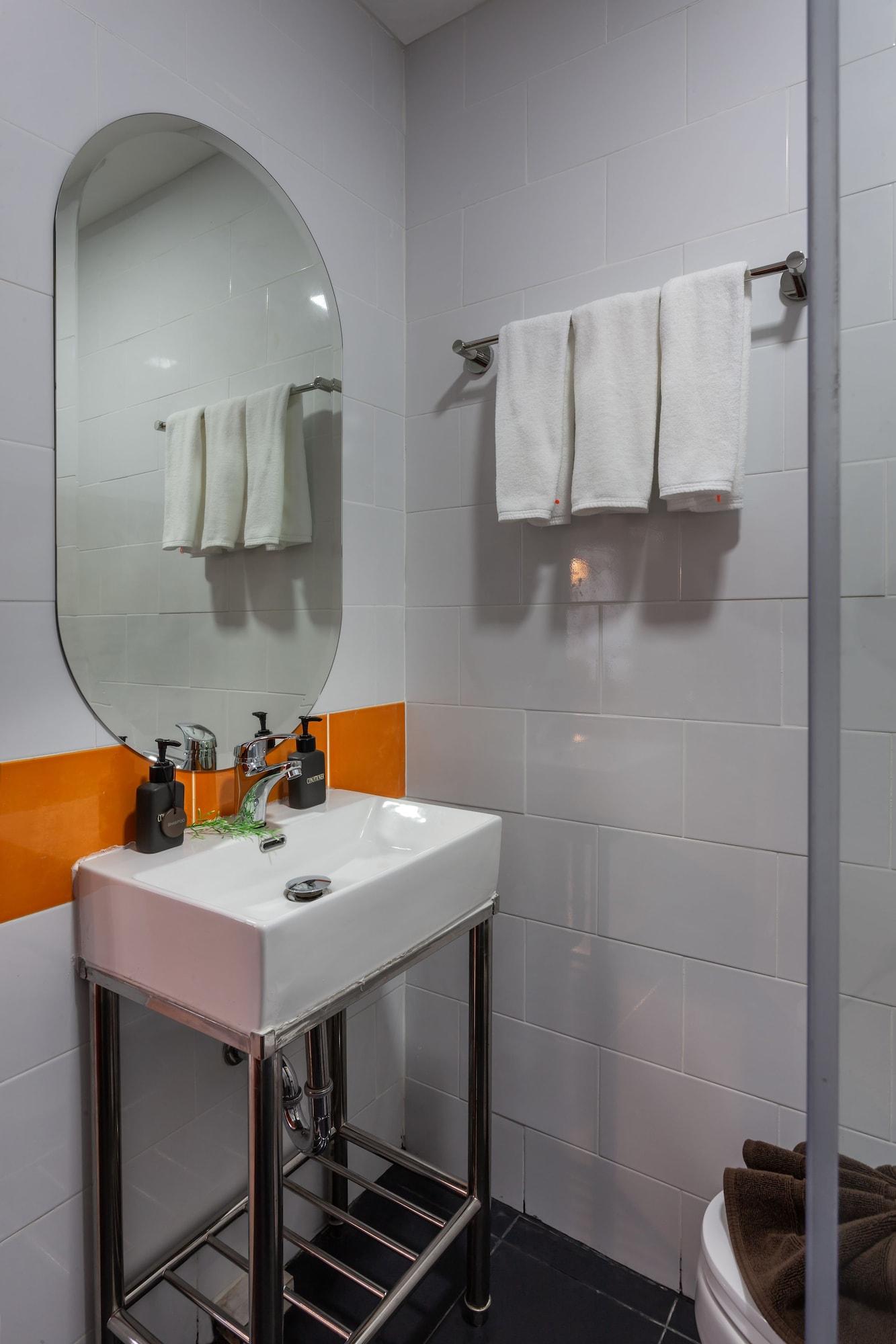 7 Days Premium Hotel