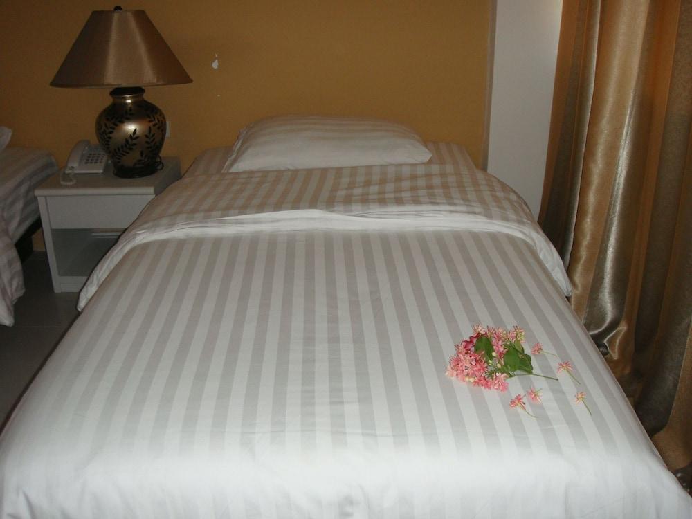โรงแรม Longstay - Sha Certified 3*