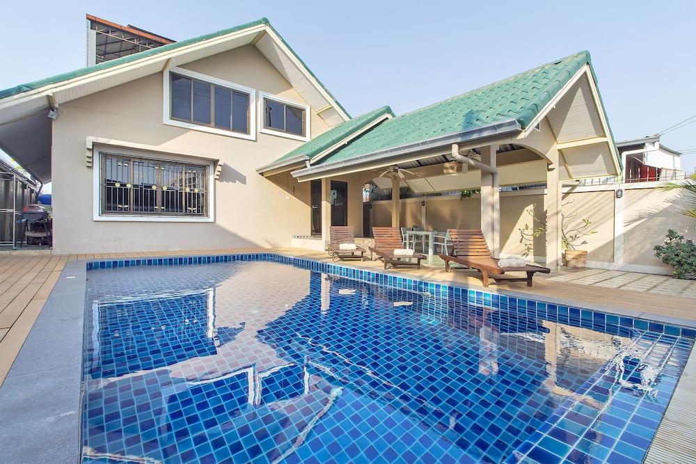 Pool Tanzanite Near Walking Street Pattaya