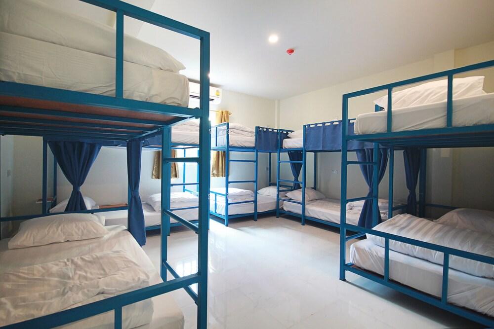 Happy Hostel