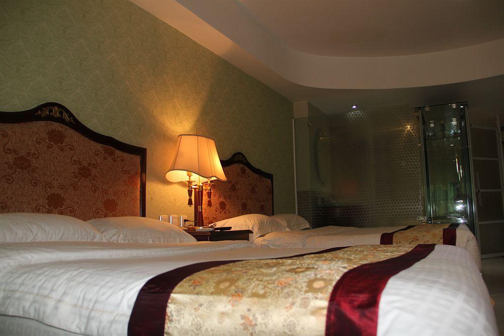 Hotel The Grand By Zuzu