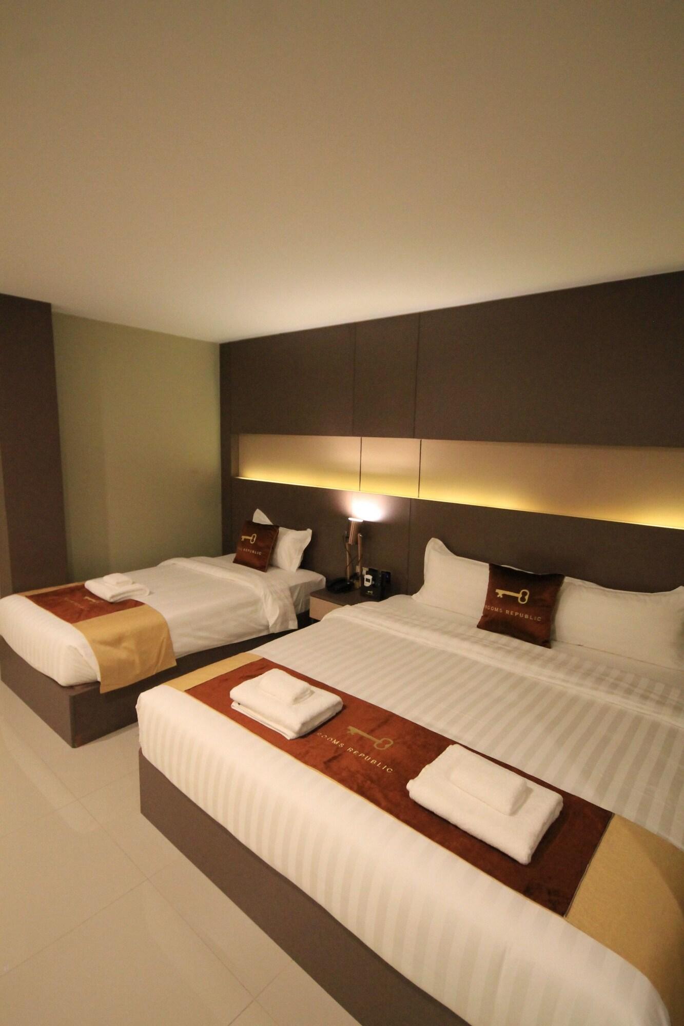 Republic Hotel 3*