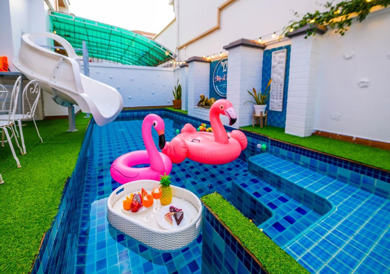 Room@gallery Pool *