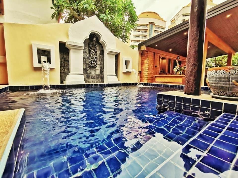 Villa Peacock Party Pool *
