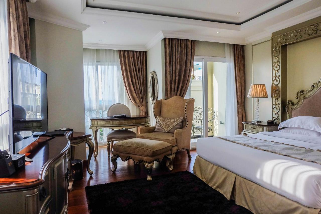 Lk The Empress Hotel