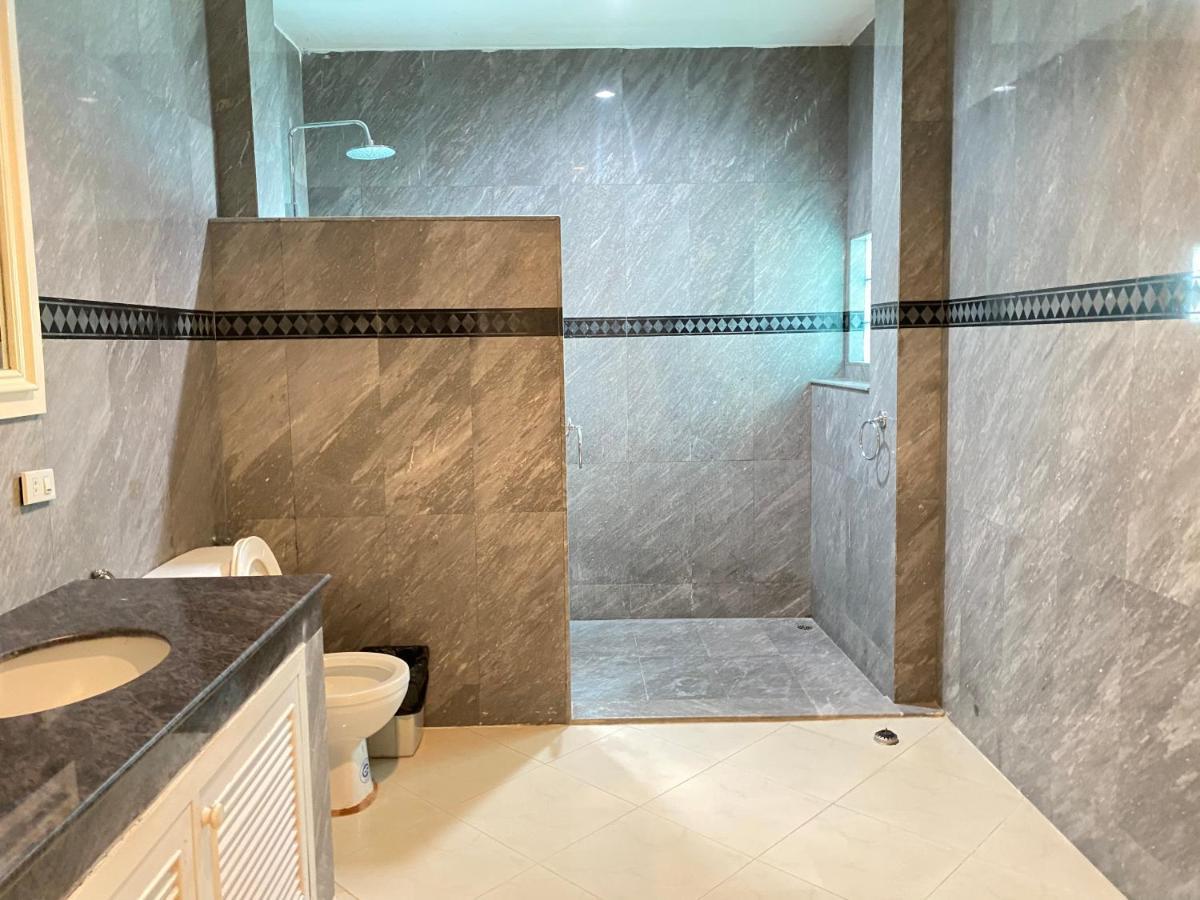 Simple Euro Villa,50m To Beach,6+2br,bbq,golf,karaoke Pattaya