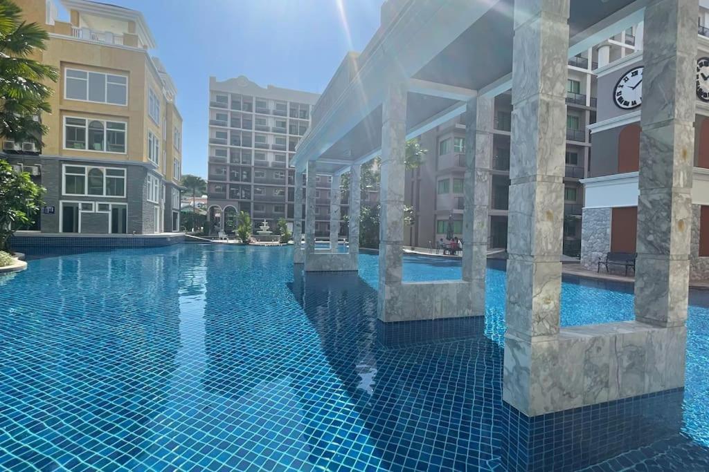 Exclusive Arcadia - Amazing Pools & Gardens, Gym, Sauna, Waterfalls, Jacuzzi, Fast Internet Pattaya