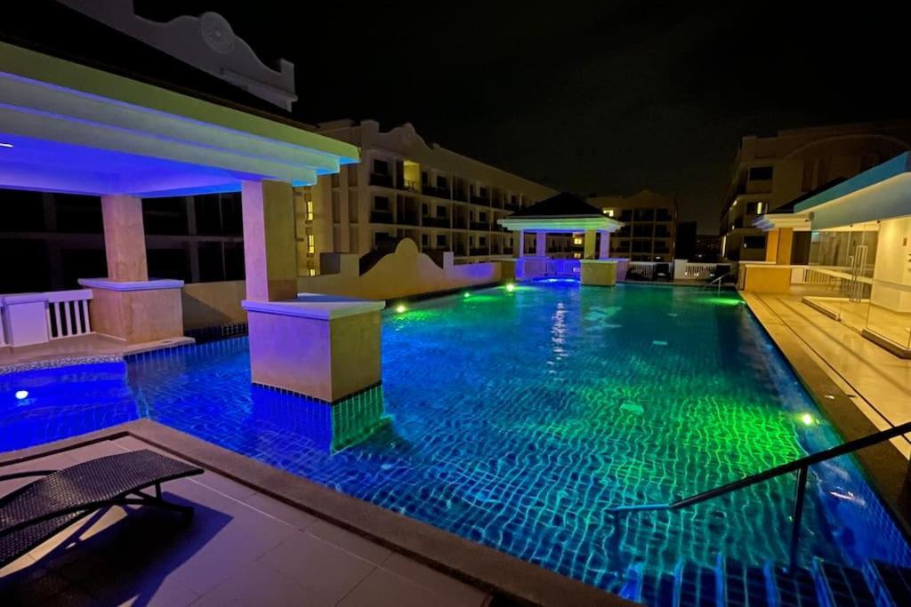 Apartamento Exclusive Arcadia - Amazing Pools & Gardens, Gym, Sauna, Waterfalls, Jacuzzi, Fast Internet Pattaya