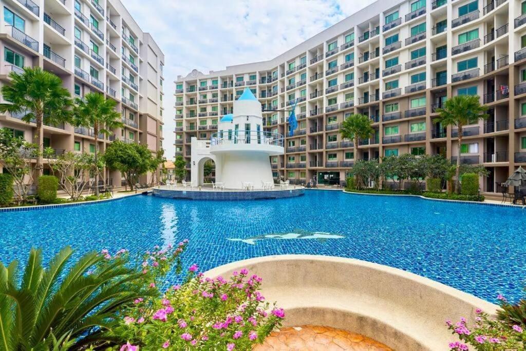 Exclusive Arcadia - Amazing Pools & Gardens, Gym, Sauna, Waterfalls, Jacuzzi, Fast Internet *