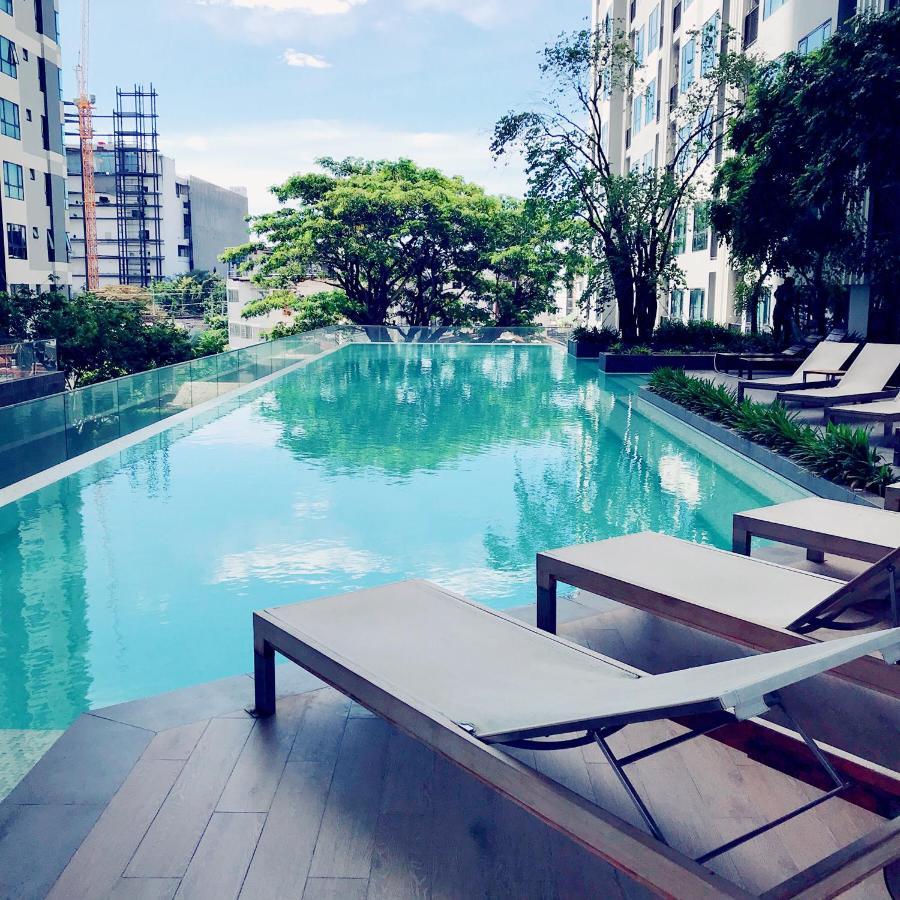 The Base Seaview * Pattaya