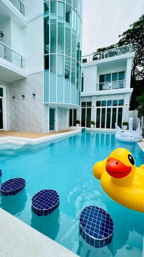 Elysium Pool