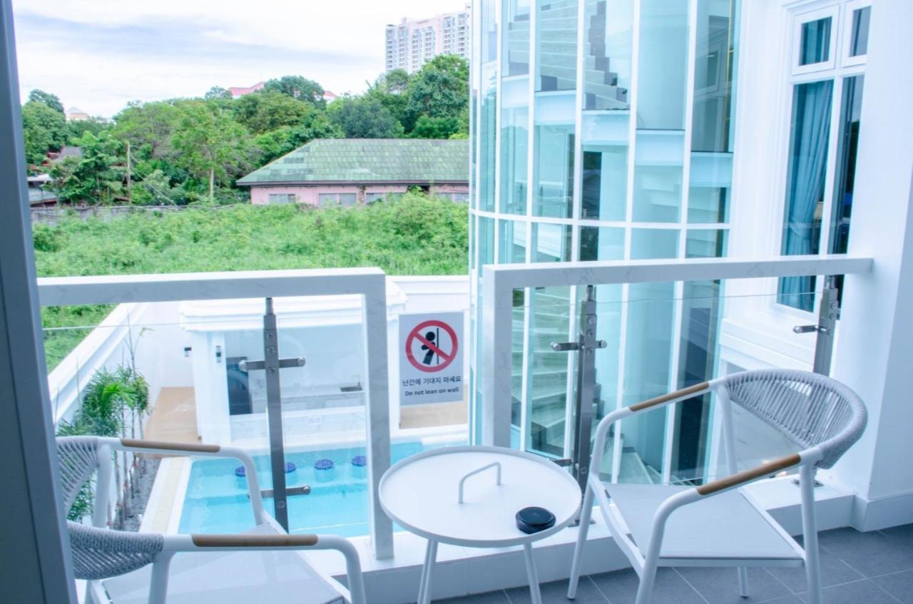 Elysium Pool