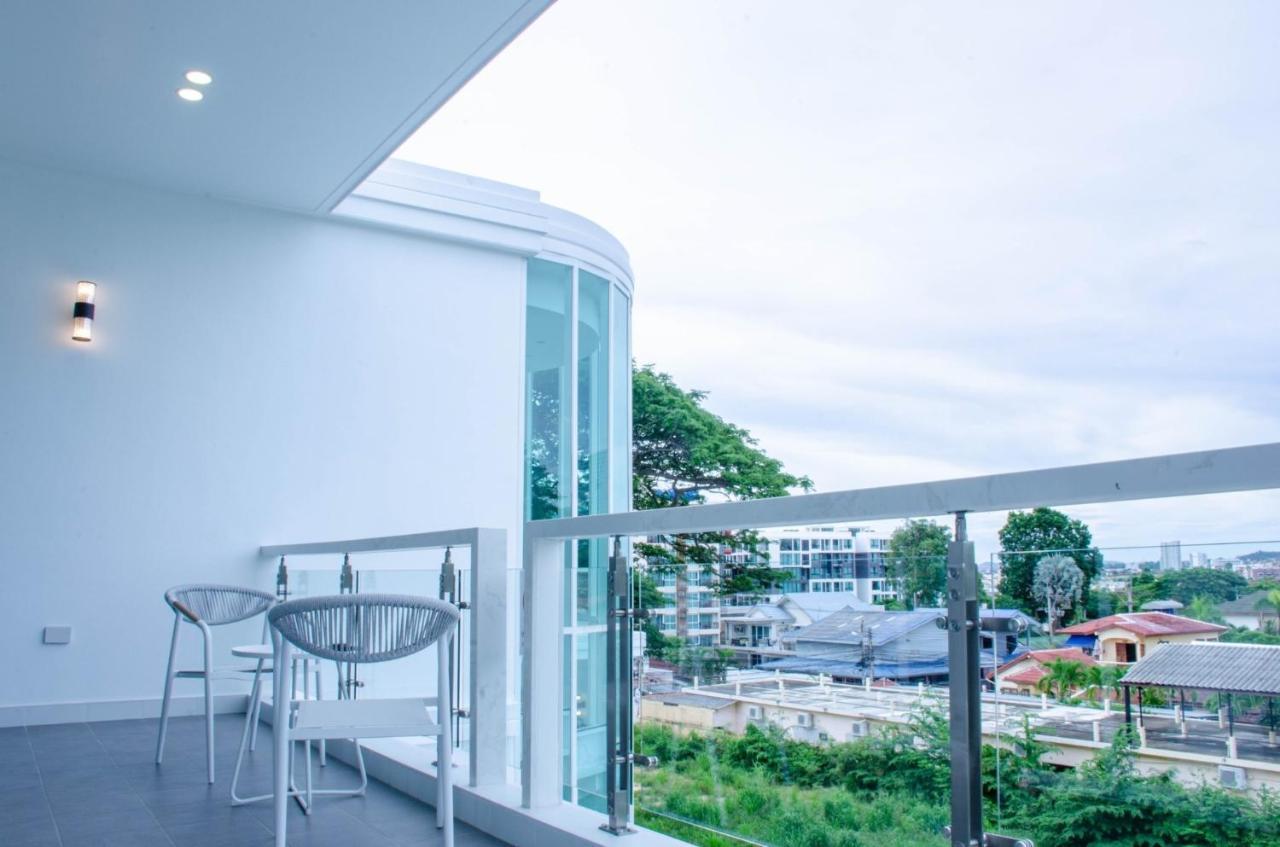 Elysium Pool * Pattaya