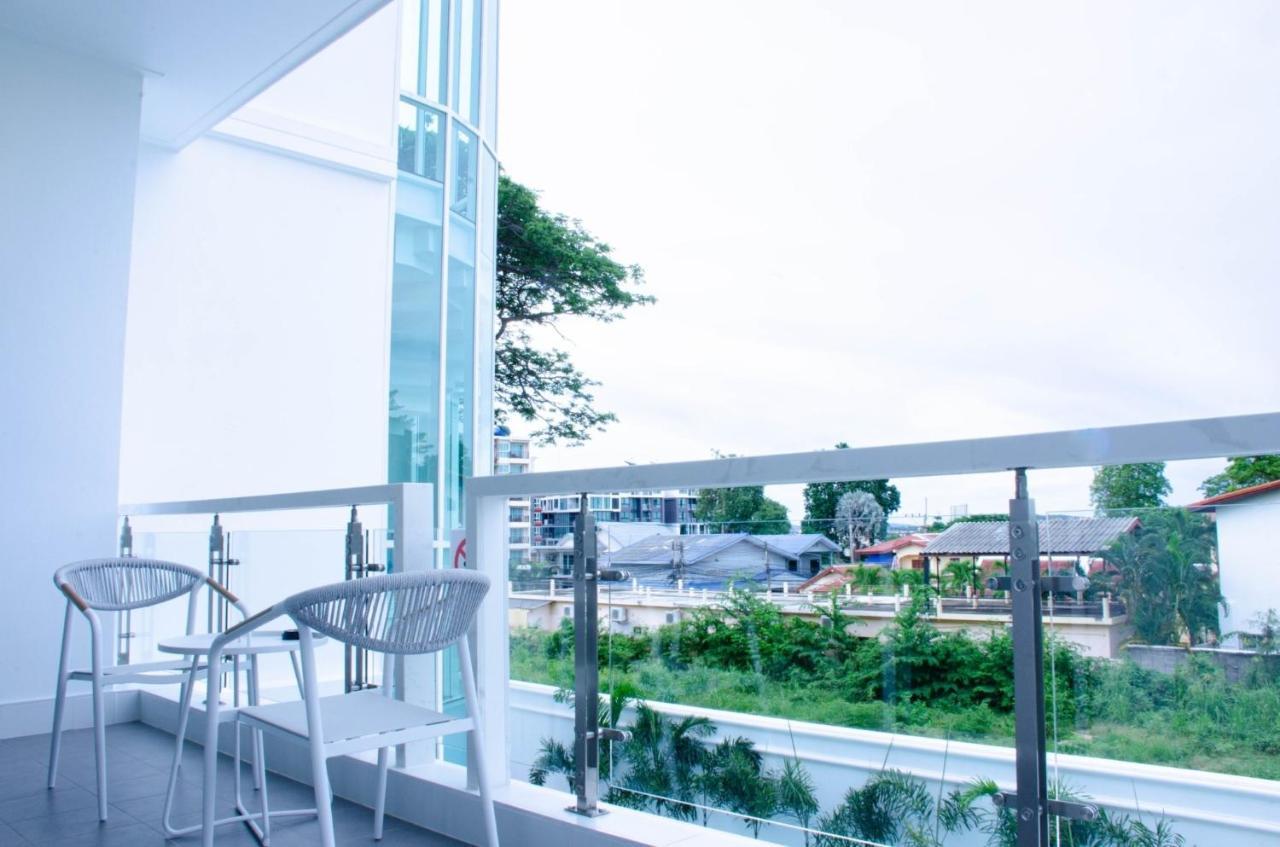 Villa Elysium Pool Pattaya