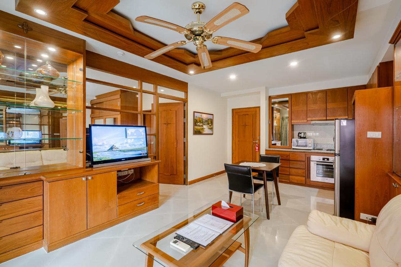 Whitehouse Condotel Pattaya