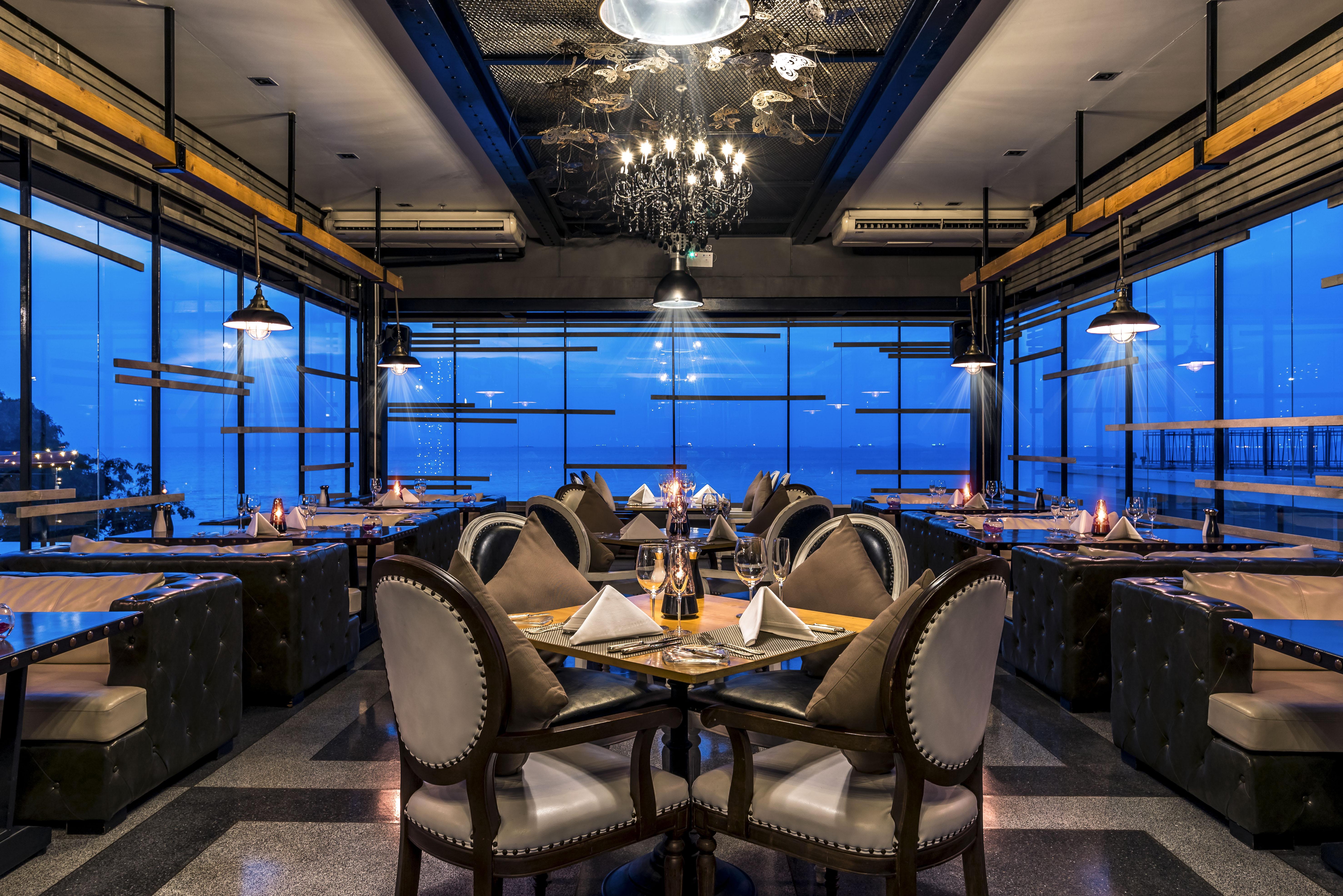 Resort Modus Beachfront Pattaya