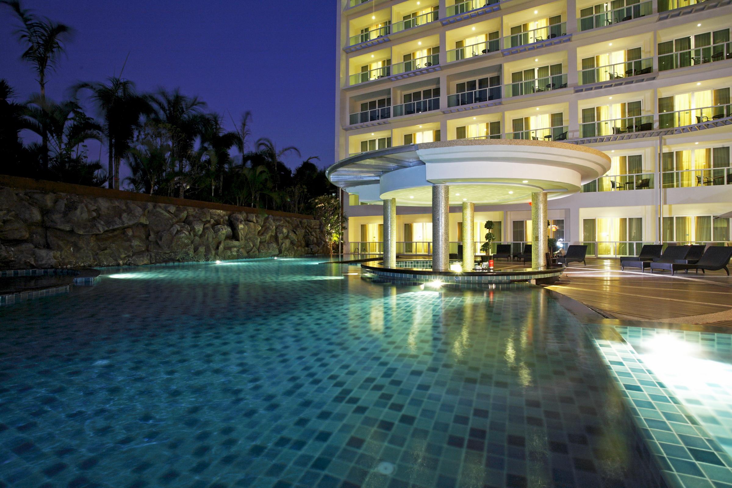 Centara Nova Hotel