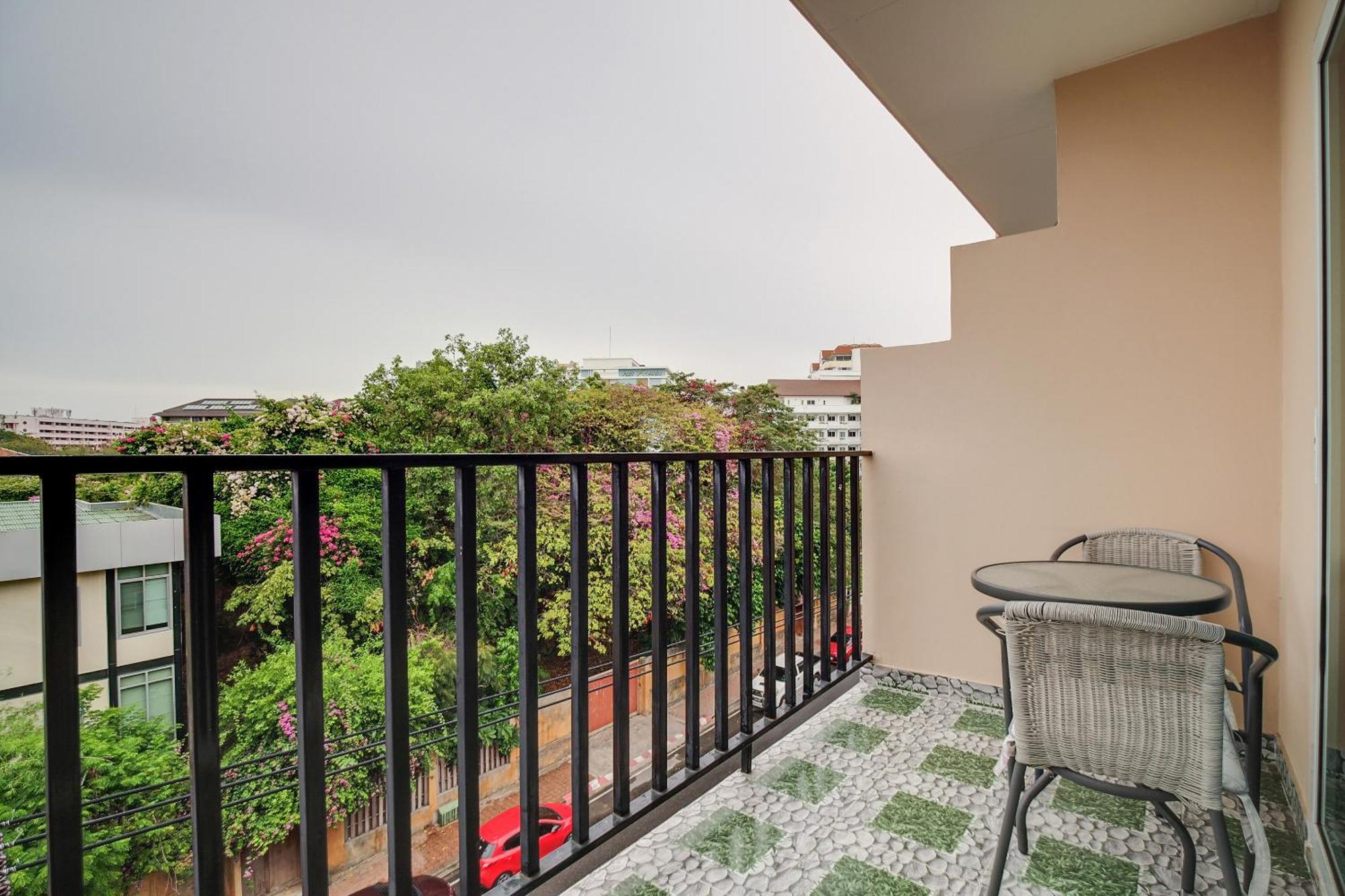 Hotel Patumnak Beach Guesthouse Pattaya