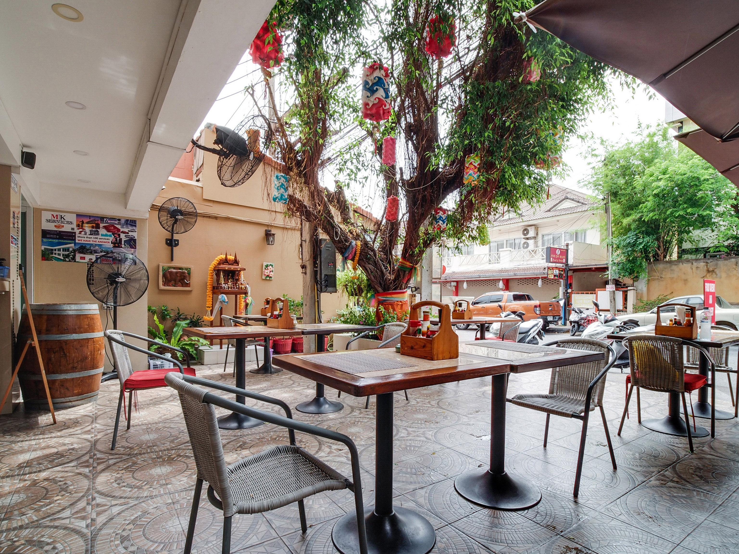 Hotel Patumnak Beach Guesthouse Pattaya