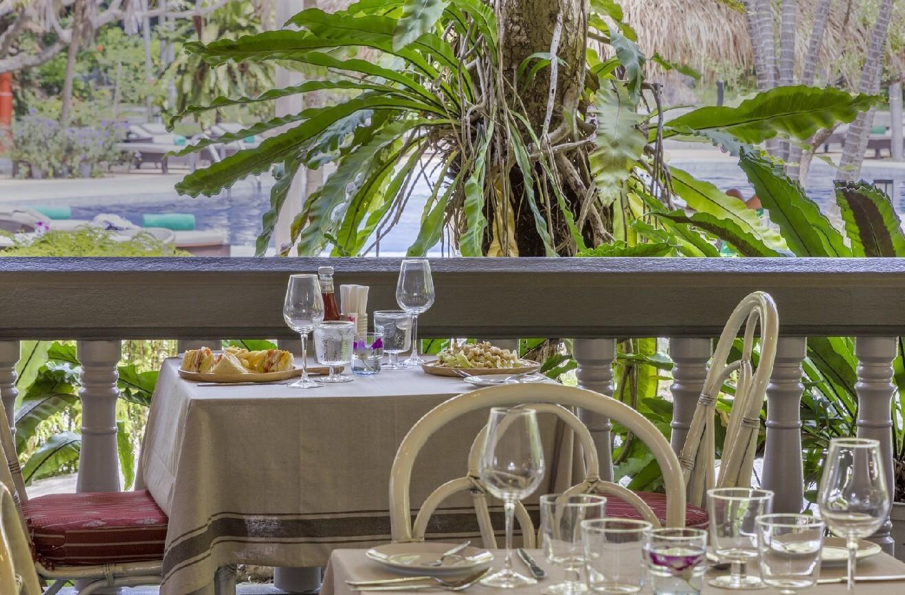 Let's Hyde & - Pool Hotel 4*