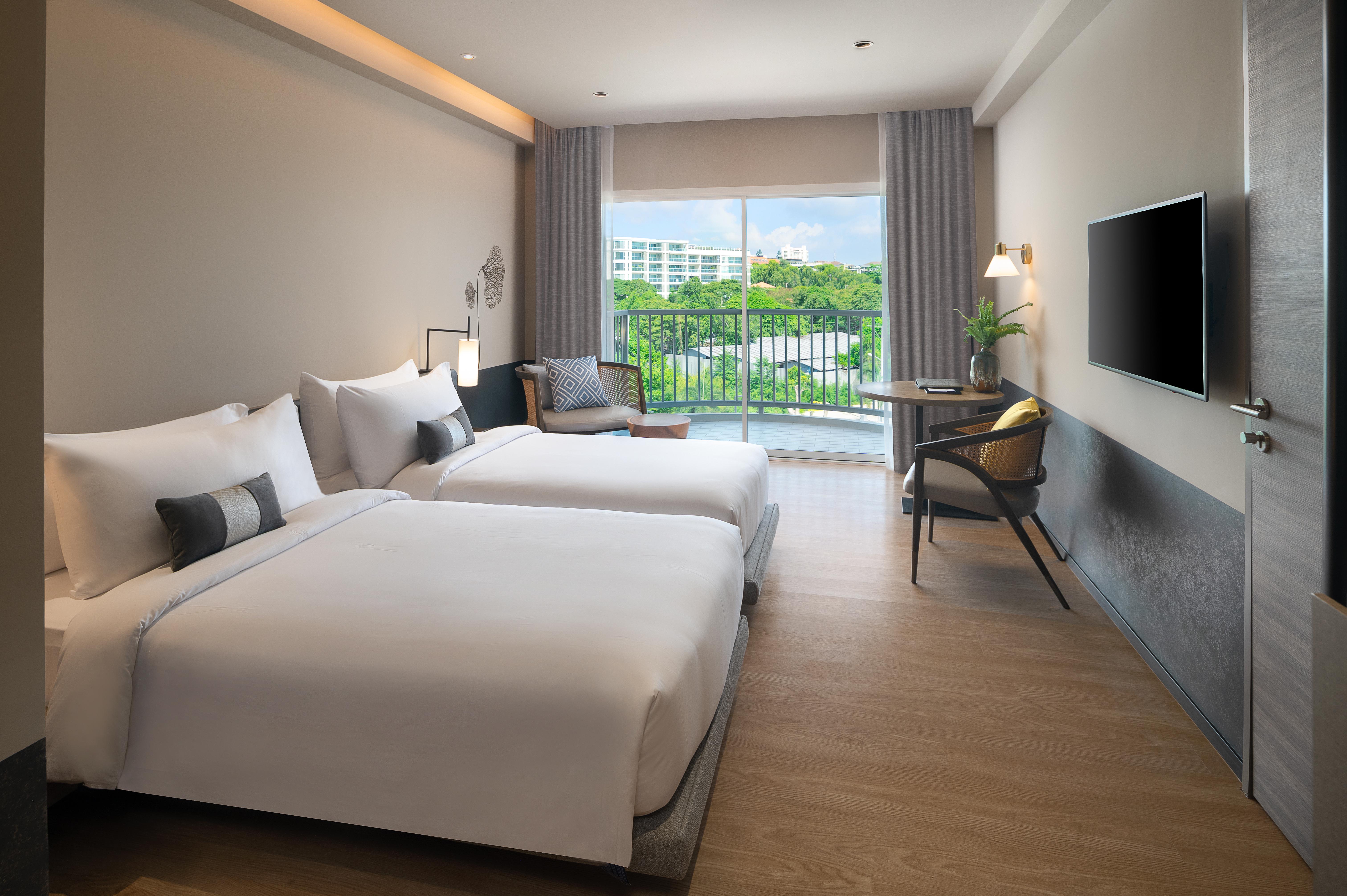 Cross Pratamnak Hotel