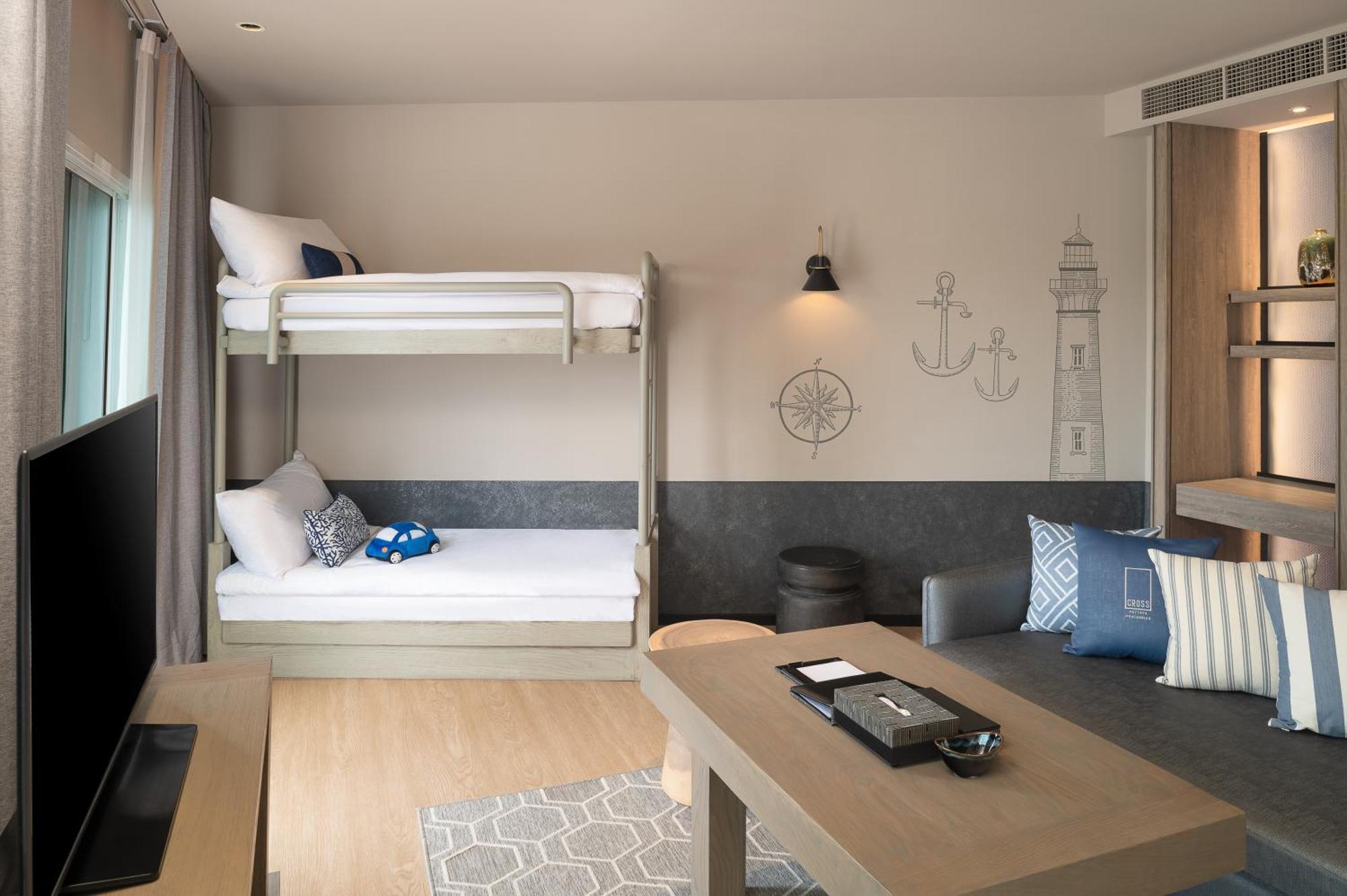 Cross Pratamnak Hotel Pattaya