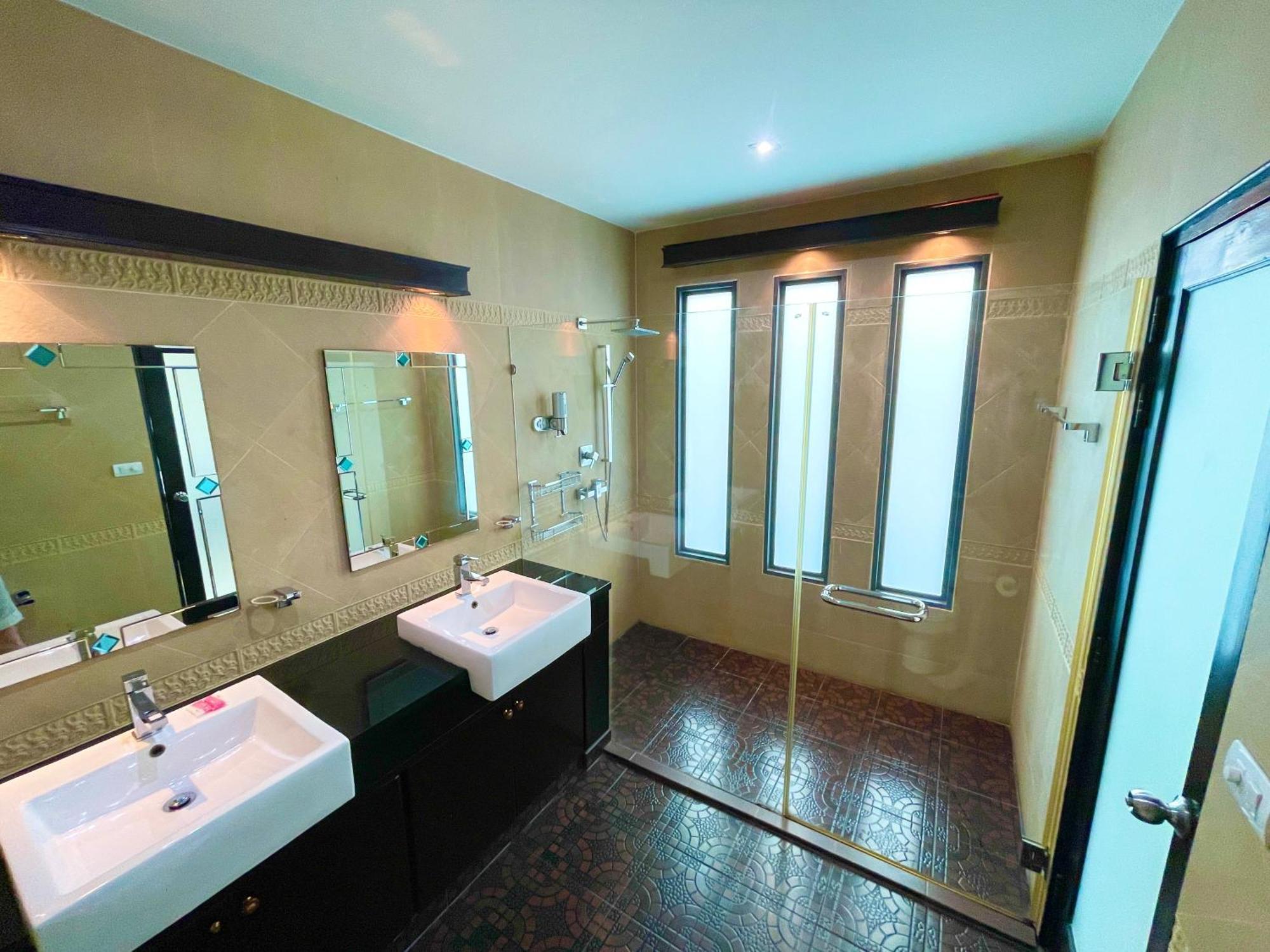 Private Pool & Jacuzzi Villa, Phratumnak, - 600m From The Beach, 711 Nearby Vila *