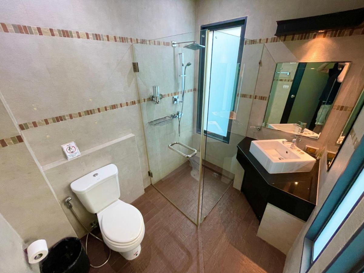 Vila Private Pool & Jacuzzi Villa, Phratumnak, - 600m From The Beach, 711 Nearby *
