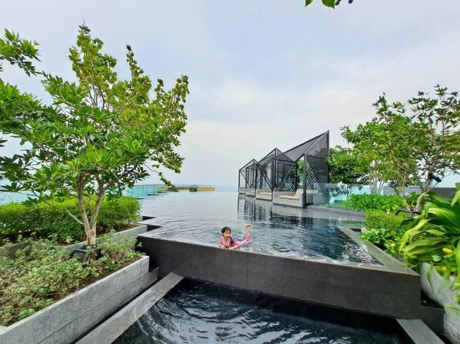 Apartment Downtown Chic Rooftop Pool #en797 Pattaya