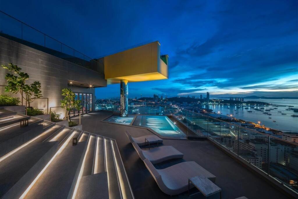 Downtown Chic Rooftop Pool #en797 Apartment Pattaya
