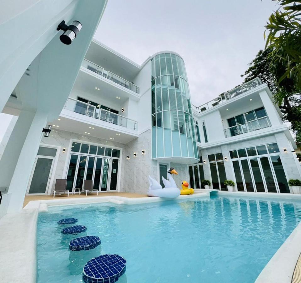 Villa Elysium Pool Pattaya