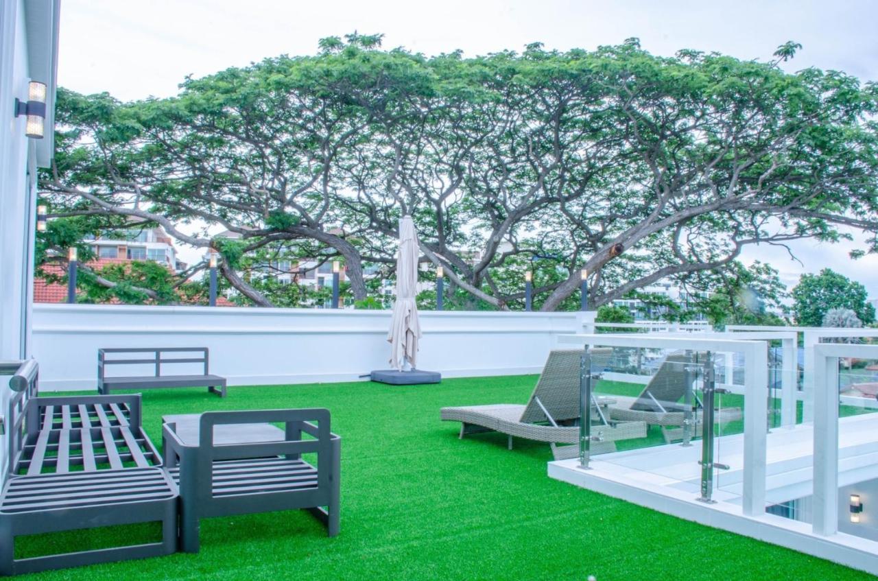 Elysium Pool * Pattaya