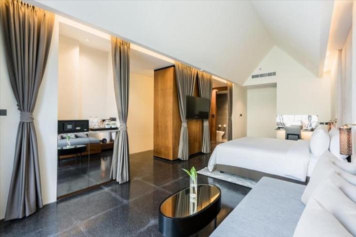 Ana Anan & 5* Pattaya
