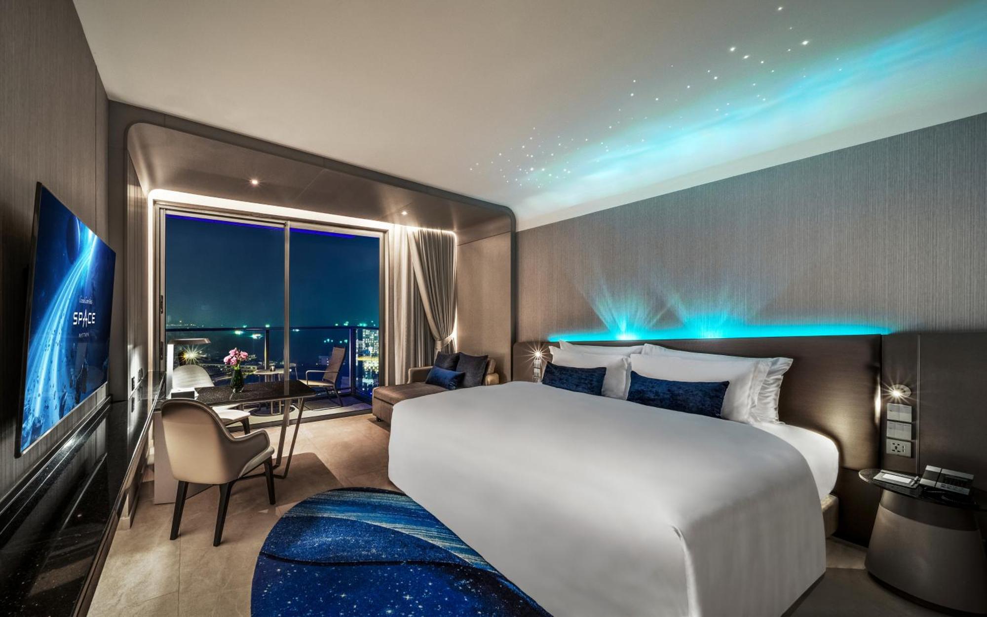 แกรนด์ เซนเตอร์ พอยต์ สเปซ พัทยา โรงแรม 5*