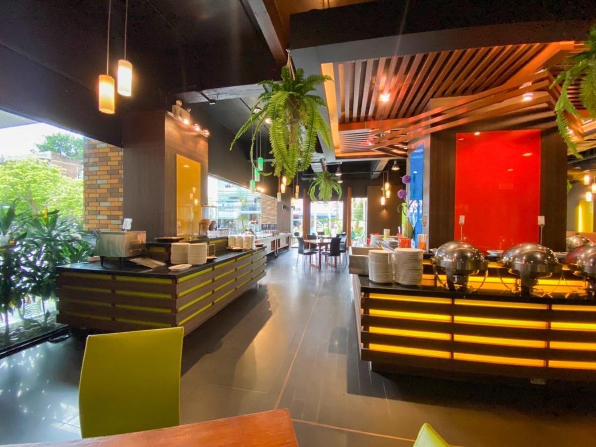 Hotel The Seasons - Sha Certified Pattaya