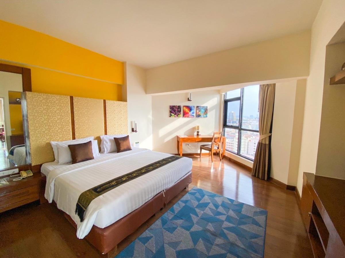 Hotel The Seasons - Sha Certified Pattaya