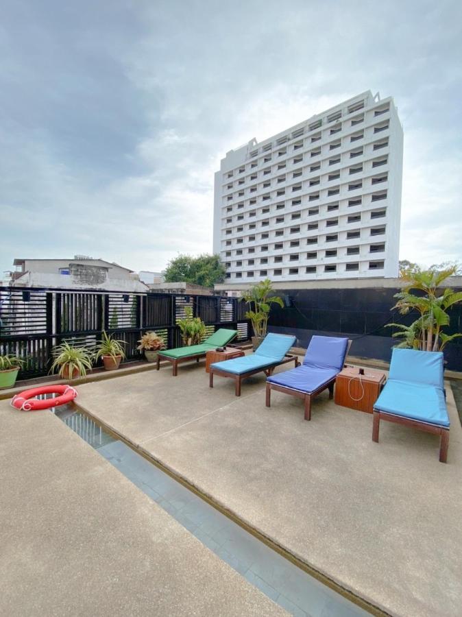Hotel The Seasons - Sha Certified Pattaya